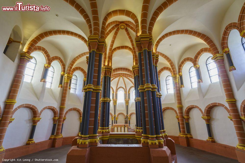 Immagine L'architettura interna di una sala del castello di Vianden, Lussemburgo - © Kit Leong / Shutterstock.com