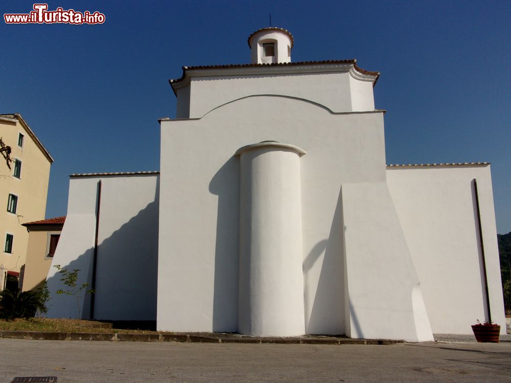 Immagine Architettura religiosa nella cittadina di Giffoni Valle Piana, Campania.