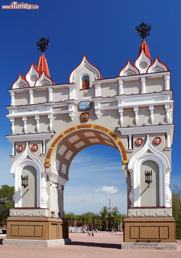 Immagine L'arco trionfale di Blagoveshchensk in Russia: si chiama Tsarski Borota e venne costruito per ricordare la visita del Principe Nikolay nel 1891.