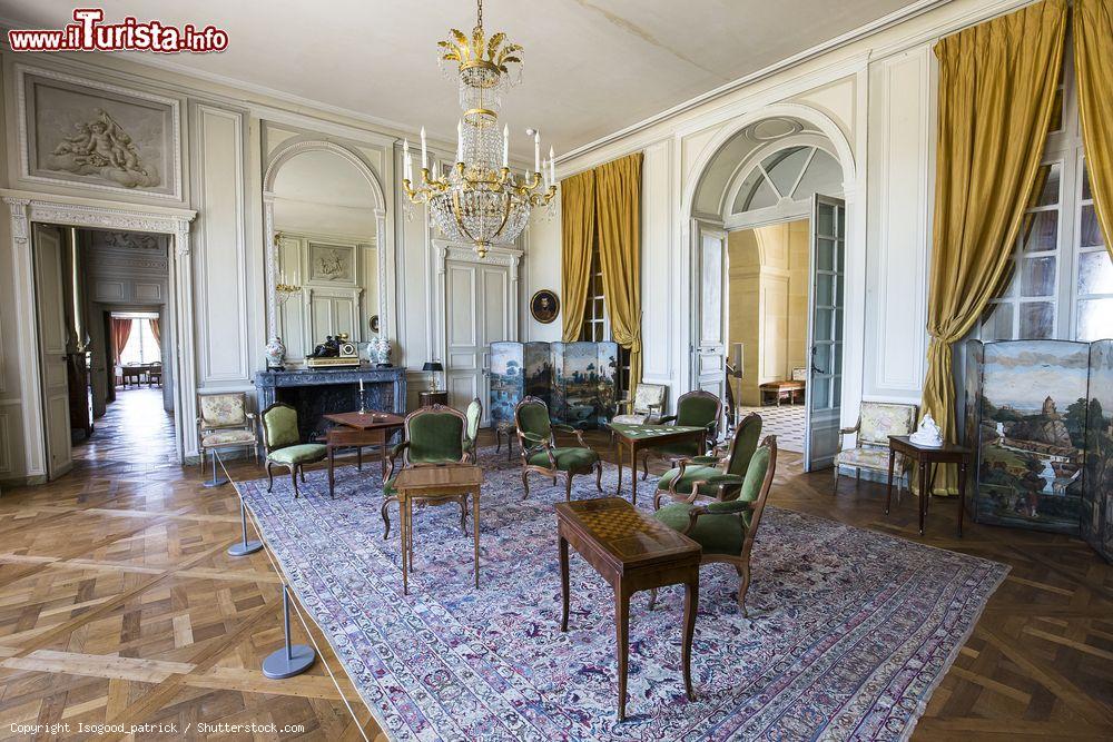 Immagine Arredi antichi in una sala del castello di La Motte-Tilly, Francia - © Isogood_patrick / Shutterstock.com