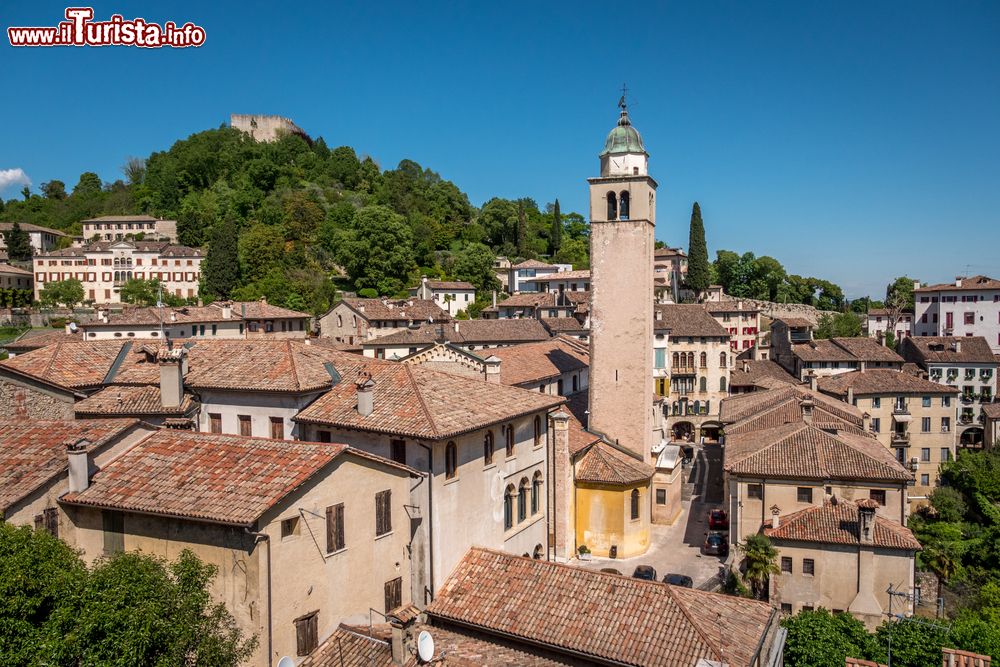 Immagine Asolo, in provincia di Treviso, fa parte dell'associazione del club dei "Borghi più belli d'Italia".