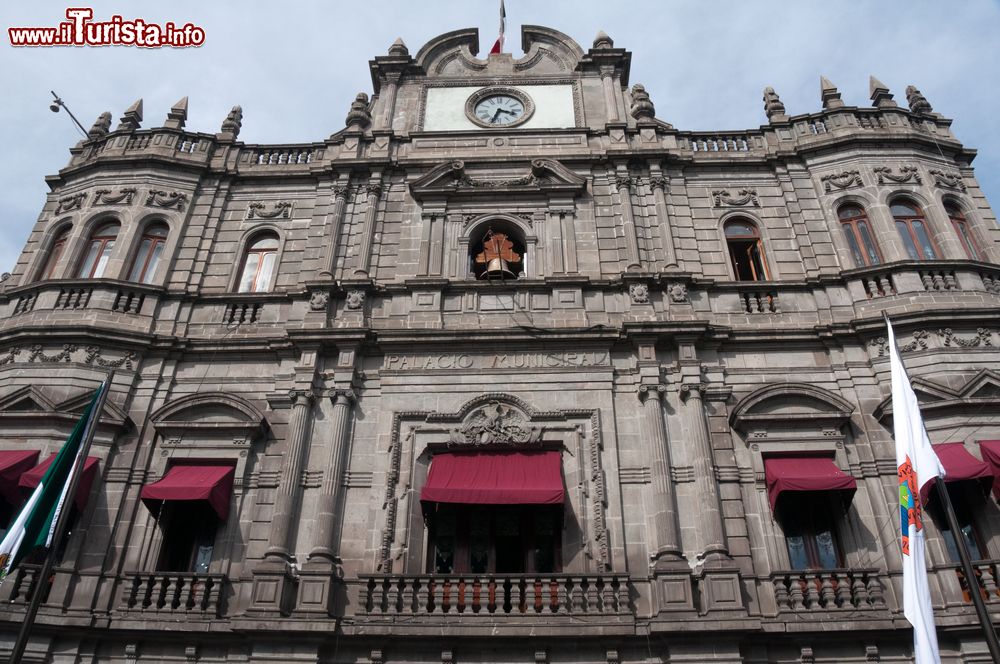 Immagine L'austero Palazzo Municipale di Puebla, Messico.