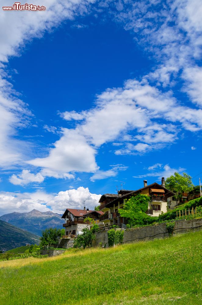 Immagine Aymavilles fotografata in estate, siamo in Valle d'Aosta