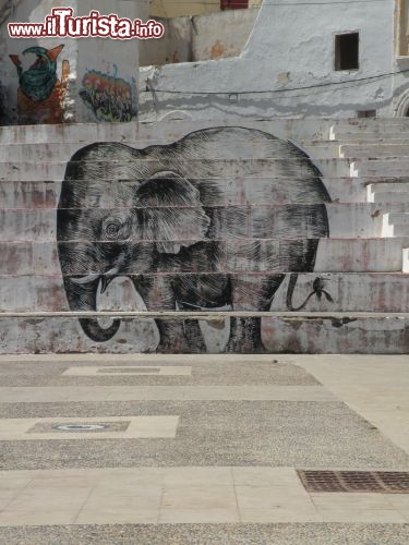 Immagine Azemmour la città degli artisti del Marocco - Ecco un esempio dei tanti murales che si possono ammirare oggi all'interno della medina di Azemmour, sulla costa atlantica centrale del Marocco