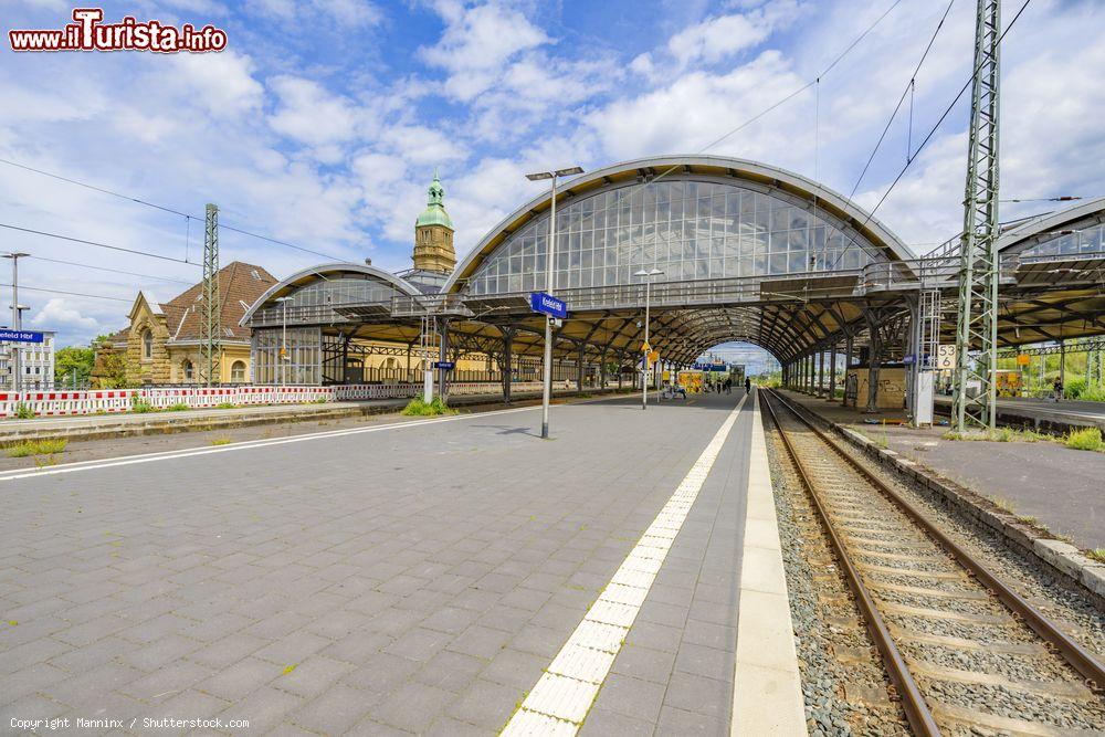 Immagine La banchina ferroviaria della stazione centrale di Krefeld, Germania - © Manninx / Shutterstock.com