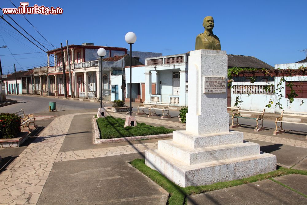 Immagine Baracoa: il busto di Antonio Maceo, generale della Guerra d'Indipendenza tra Cuba e Spagna alla fine del XIX secolo.