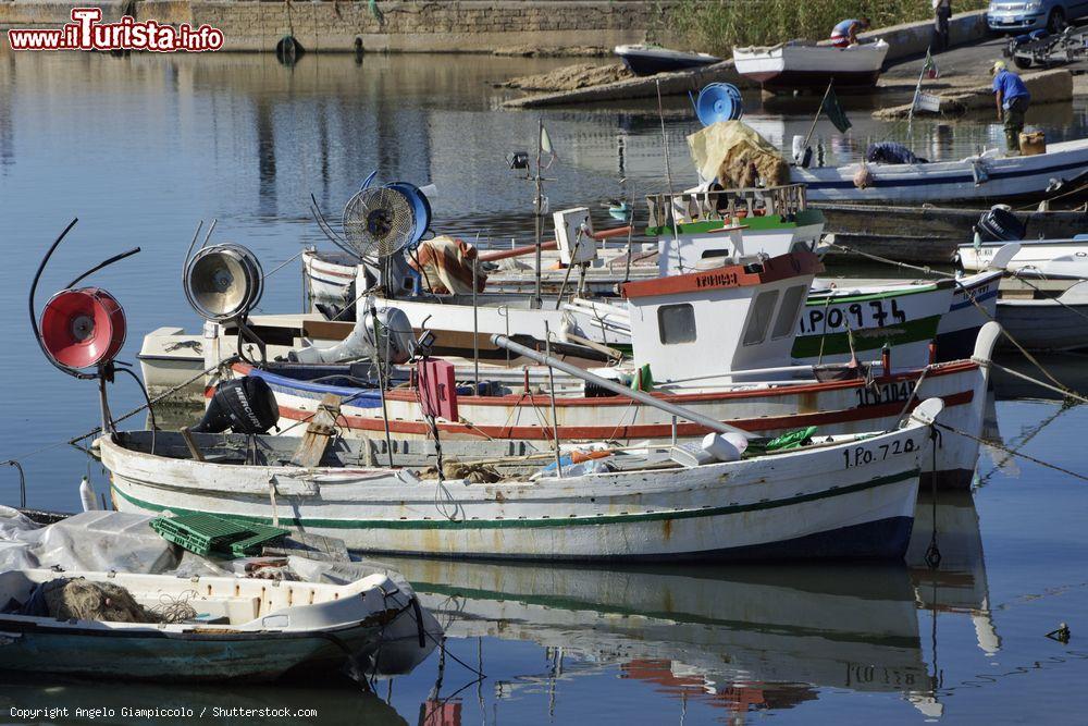 Immagine Barche di pescatori nel porto di Scoglitti in Sicilia - © Angelo Giampiccolo / Shutterstock.com