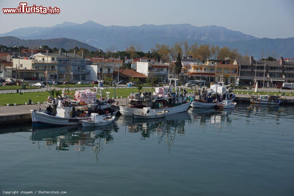 Immagine Barche ormeggiate al porto di Keramoti, Tracia, Grecia - © stoyanh / Shutterstock.com