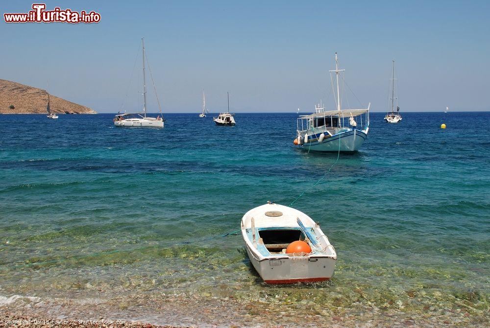 Immagine Barche ormeggiate sulla spiaggia di Livadhia, Tilos, Grecia - © David Fowler / Shutterstock.com