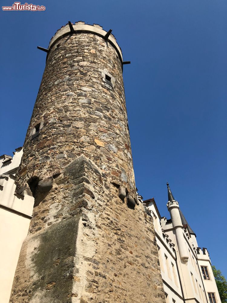 Immagine Bautzen, Sassonia: una torre in pietra nel centro storico. Assieme ai bastioni e alla cinta muraria quasi intatta, le torri hanno reso celebre in tutta la Germania questa graziosa località.