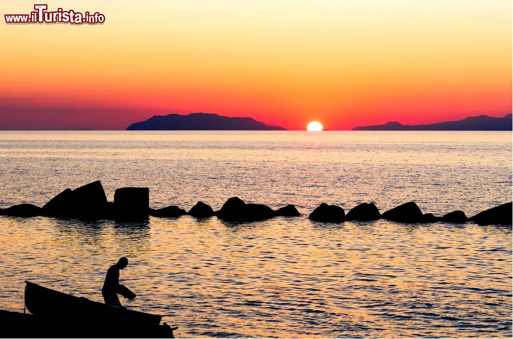 Immagine Bel tramonto a Rometta Marea in Sicilia, provincia di Messina