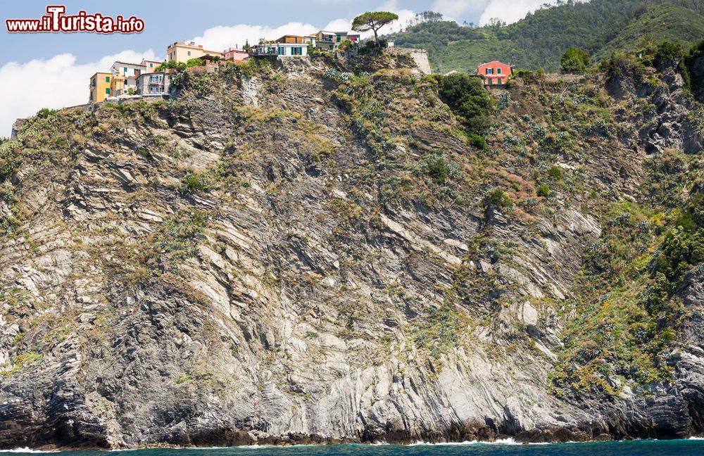 Immagine Una bella veduta del villaggio di Corniglia, frazione di Vernazza, La Spezia. Questa località ligure fa parte delle Cinque Terre.