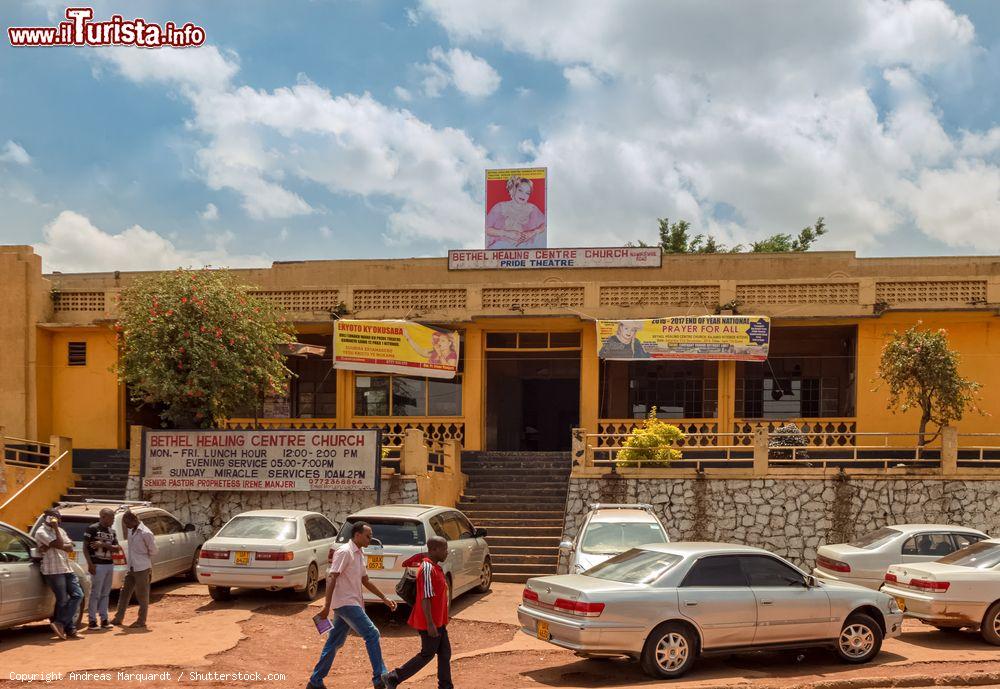 Immagine Bethel Healing Centre Church a Kampala, Uganda (Africa): siamo nella zona più antica della città in Namirembe Street - © Andreas Marquardt / Shutterstock.com