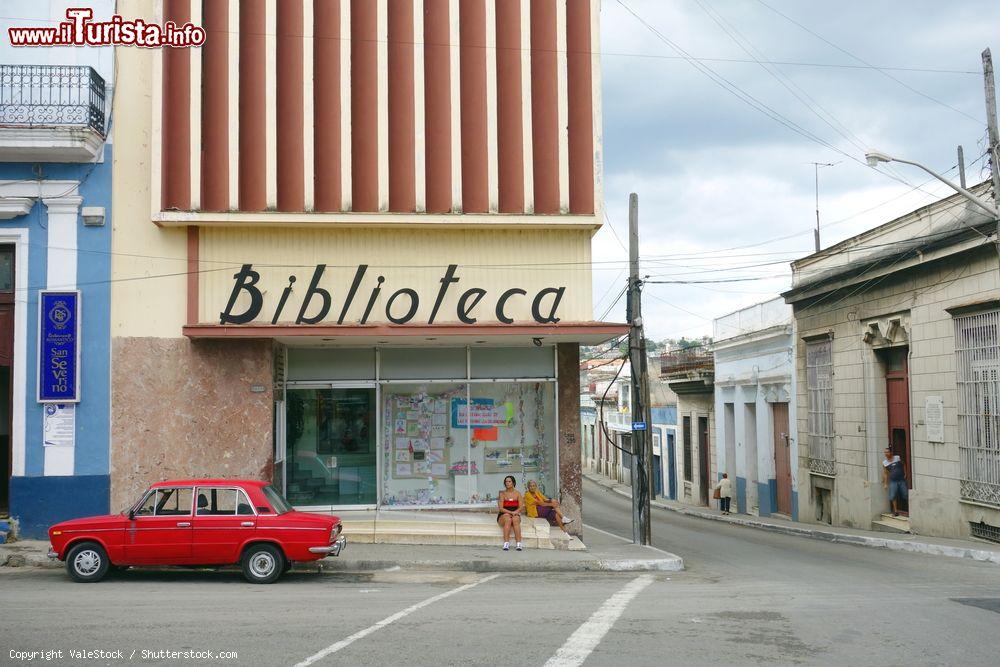 Immagine Una biblioteca nel centro di Matanzas, Cuba - © ValeStock / Shutterstock.com