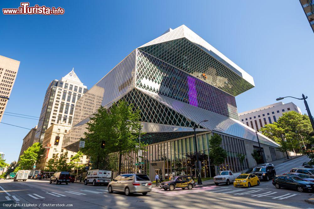 Immagine Biblioteca pubblica a Seattle, Washington: la Seattle Central Library ha aperto nel 2004 e venne progettata da Rem Koolhaas e Joshua Prince-Ramus. - © f11photo / Shutterstock.com