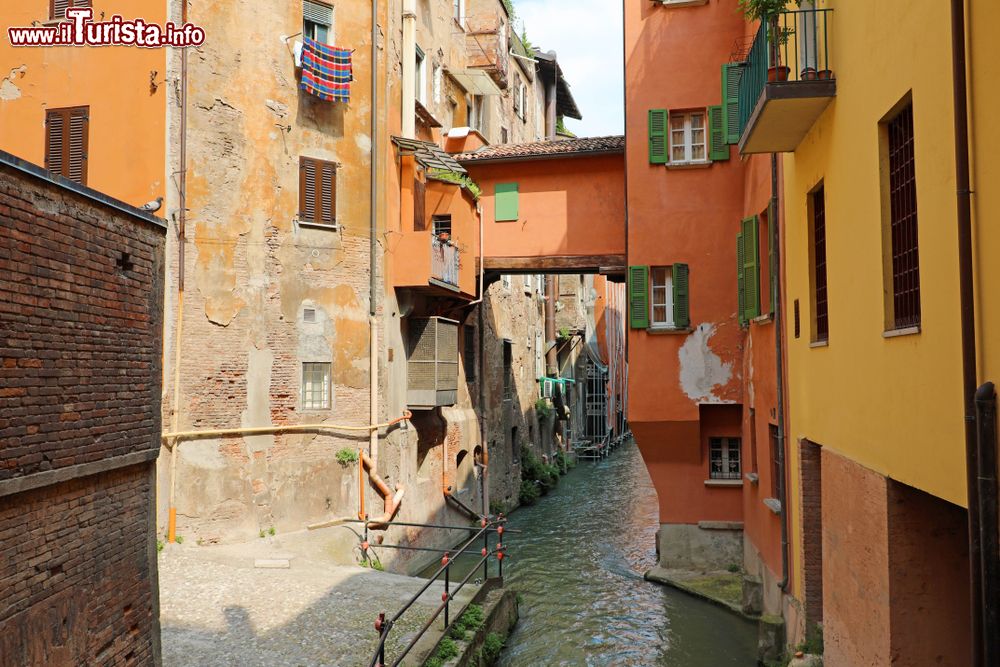 Immagine Bologna come Venezia: il Canale delle Moline nei pressi di via Piella in centro.