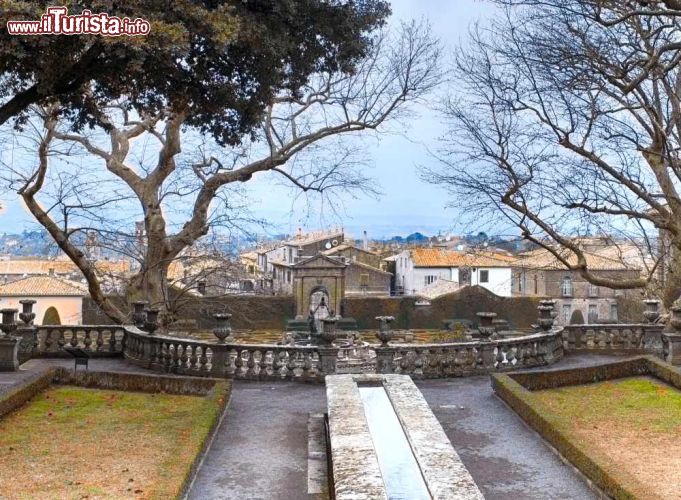 Immagine Il borgo di Bagnaia (Viterbo) visto dal giardino di Villa Lante.