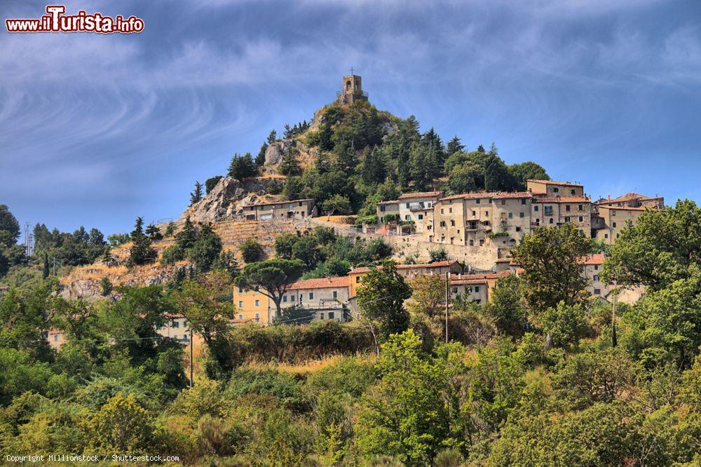 Immagine Il caratteristico borgo toscano di Castiglione d'Orcia sorge nella campagna in provincia di Siena - © Millionstock / Shutterstock.com