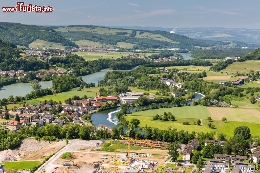 Immagine Brugg (Svizzera) dall'alto: proprio in questa zona i fiumi Reuss e Limmat conflusicono nell'Aare.