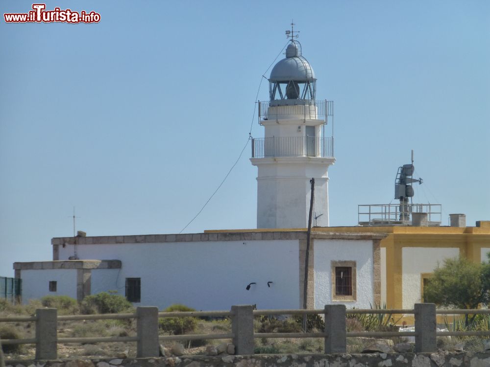 Immagine Cabo de Gata vicino a Carboneras, un faro costiero della Spagna