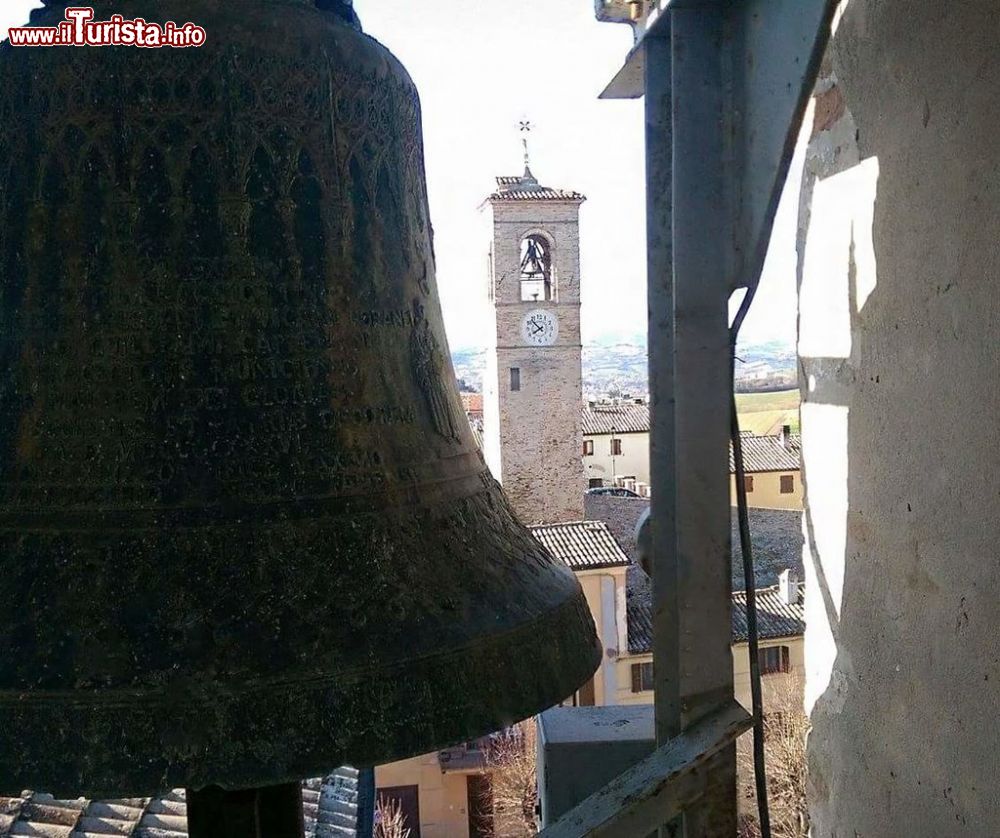 Immagine Campana e campanile del centro di piagge nelle Marche  - © Santox, GFDL, Wikipedia