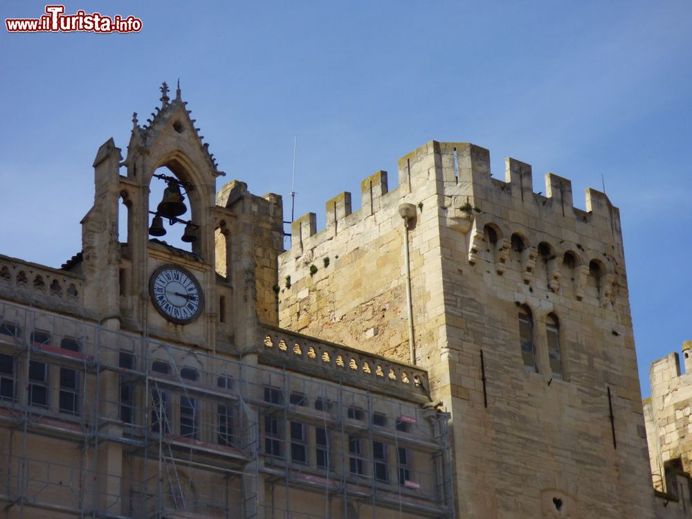 Immagine Campane e orologio della cattedrale di Narbona, Francia.