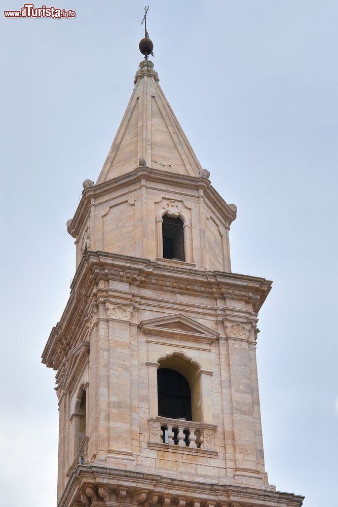 Immagine Il campanile della chiesa di San Francesco, nel centro della cittadina di Andria (BT), la quarta della Puglia per il numero di abitanti.