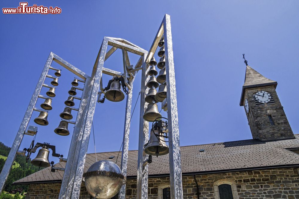 Immagine Il campanile della chiesa di Morgins, Svizzera.