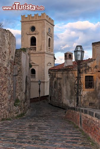 Immagine Il campanile della Chiesa di San Nicolo 13° secolo a Savoca - © slavapolo / Shutterstock.com