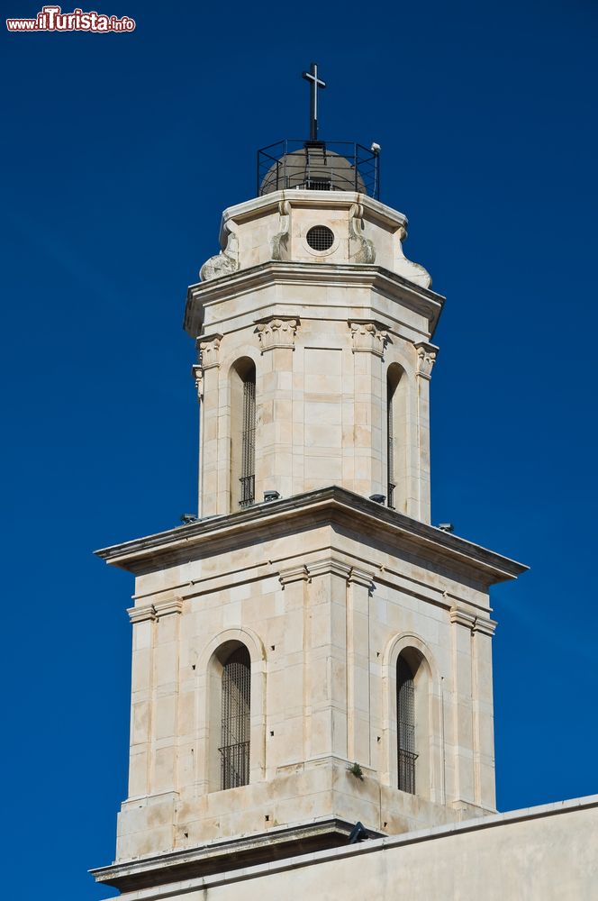 Immagine Campanile della chiesa di Santa Maria Assunta a Sannicandro di Bari in Puglia.