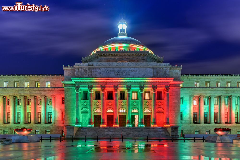 Immagine Il Capitolio de Puerto Rico a San Juan, Porto Rico. Sede governativa del territorio di Porto Rico, negli Stati Uniti d'America, il campidoglio venne completato nel 1929 in stile neoclassico e Beaux-Arts dall'architetto Rafael Carmoega.