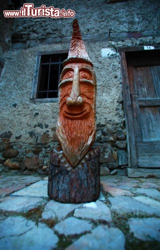 Immagine Capolavori lignei a Fornesighe, frazione del Comune di Forno di Zoldo - © Michela Garosi / TheTraveLover.com