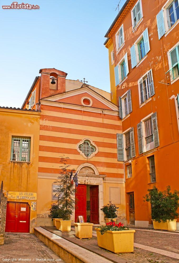 Immagine La piccola cappella di Santa Elisabetta in una piazzetta del centro storico di Villefranche-sur-Mer - foto © eFesenko / Shutterstock.com