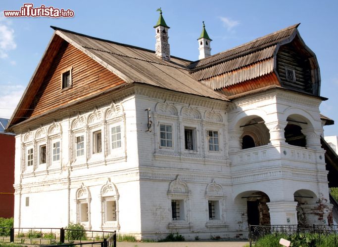 Immagine L'affascinante architettura di una casa antica a Nizhny Novgorod, nella Russia europea. La città sorge sulle sponde del fiume Volga - foto © LeniKovaleva / Shutterstock.com