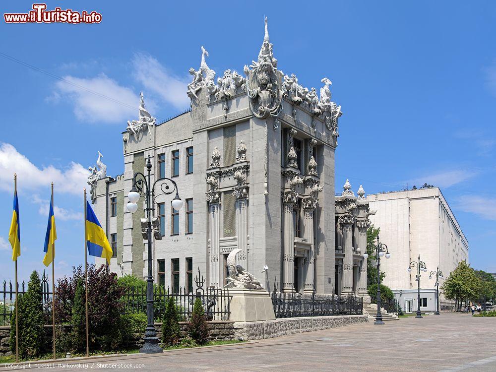 Immagine La Casa delle Chimere a Kiev, Ucraina. Conosciuta anche come Casa Gorodetsky dal nome del progettista, questa storica costruzione è in stile liberty. Venne costruita nel 1901-1902  - © Mikhail Markovskiy / Shutterstock.com