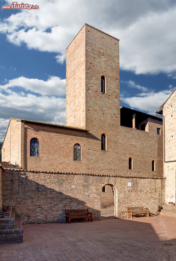 Immagine La casa natale di Boccaccio a Certaldo, Toscana, Italia. Residenza del celebre novelliere, questo edificio ospita oggi una fornitissima biblioteca con opere del Boccaccio e il museo sede dell'Ente Nazionale Boccaccio.