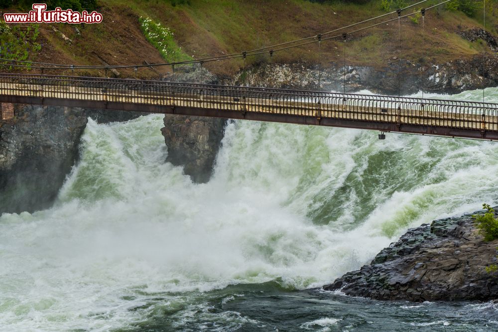 Immagine Cascate e diga delle Spokane river falls, Washington, Stati Uniti d'America. Si trovano nel distretto commerciale di questa città nel cuore dell'Inland Northwest.