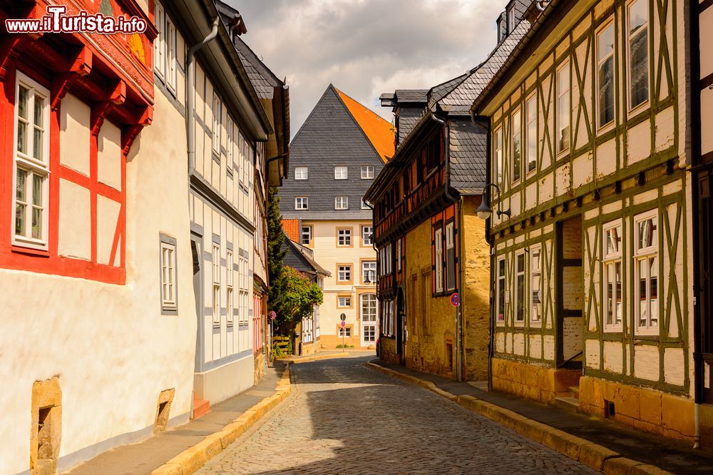 Immagine Case a graticcio a Goslar, Germania: assieme alle chiese e alle viuzze ciottolate hanno contribuito a rendere questa cittadina Patrimonio dell'Umanità dell'Unesco.