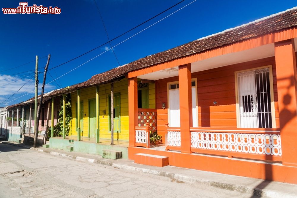 Immagine Case colorate a Baracoa, la prima città di Cuba, fondata nel 1511.