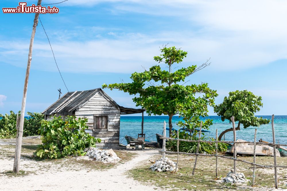 Immagine Casetta di pescatori a Playa Giron, Cuba. Il panorama che si ammira da questo cottage in legno che si affaccia sul Mare dei Caraibi è davvero spettacolare.