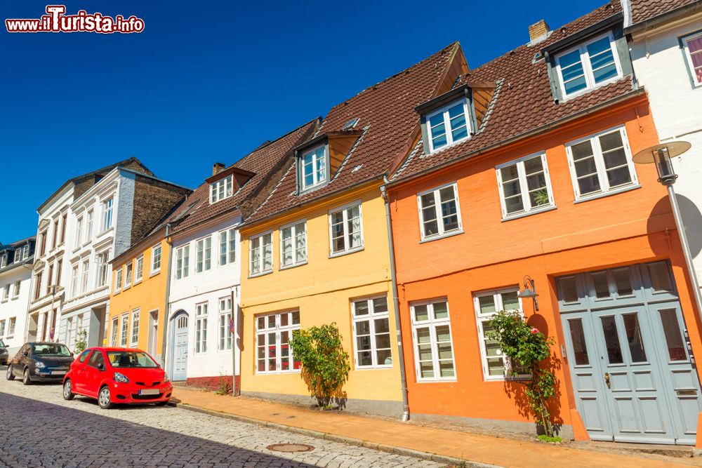 Immagine Casette colorate nelle starde di Flensburg, cittadina tedesca al confine tra Germania e Danimarca.