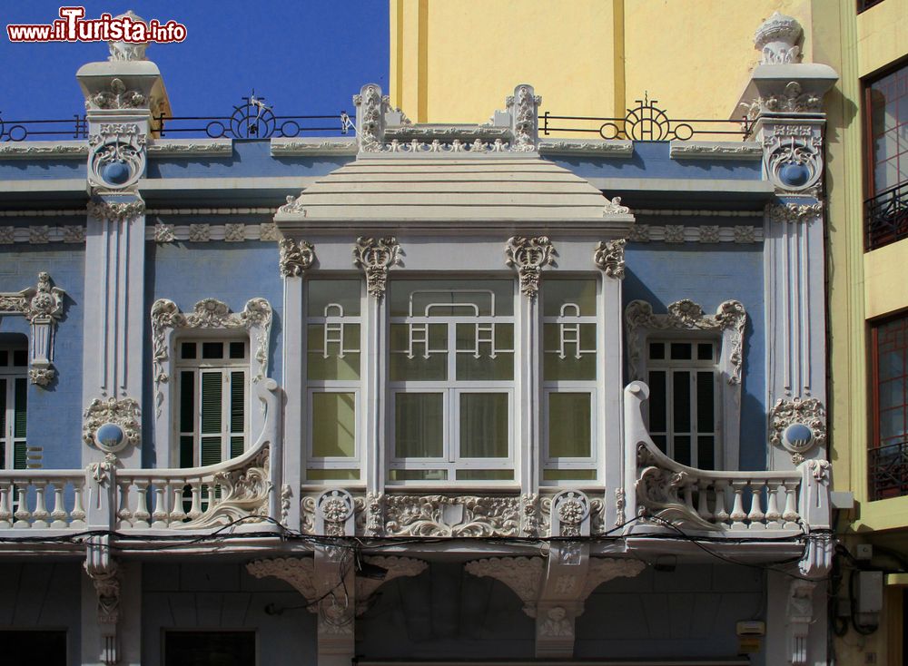 Immagine Casino Militar di Melilla, Spagna: si trova in Plaza de Espana fra il Banco di Spagna e il Palazzo dell'Assemblea.