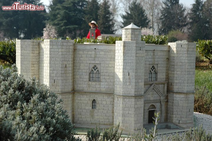 Immagine Castel del Monte una delle miniature del Parco Minitalia Leolandia