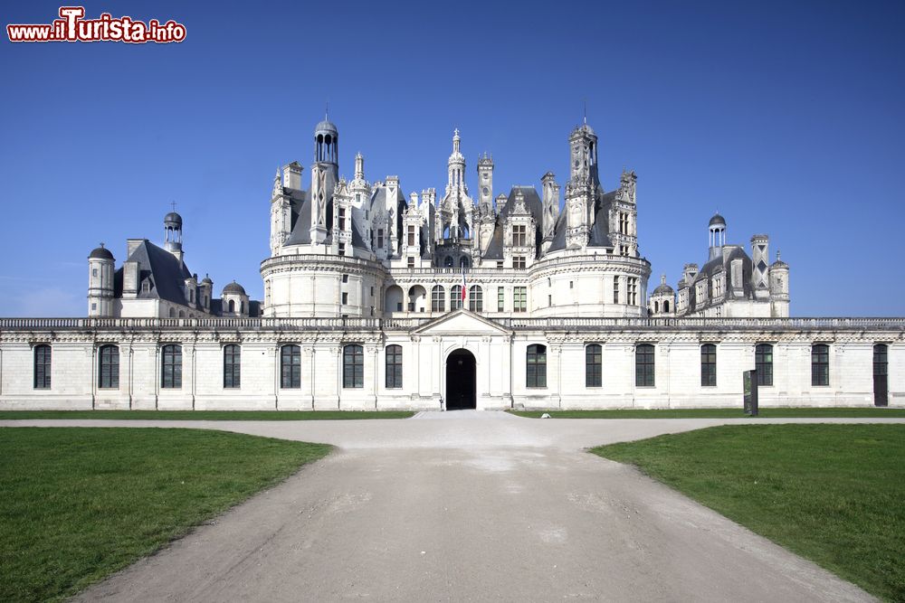 Immagine Lo Chateau de Chambord è lo splendido castello costruito nel 1519 da Francesco I. È il più visitato tra i Castelli della Loira, Patrimonio dell'Umanità dichiarati dall'UNESCO.