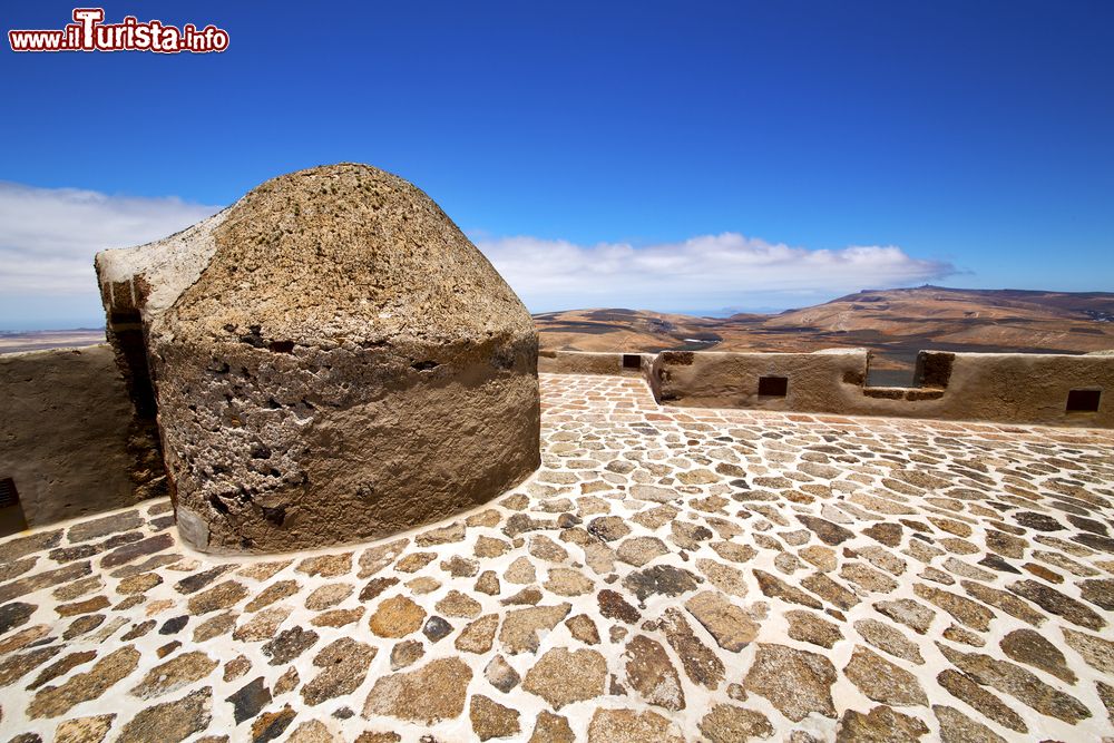 Immagine La struttura del castello di San José nella città di Arrecife, capoluogo di Lanzarote (Isole Canarie, Spagna).