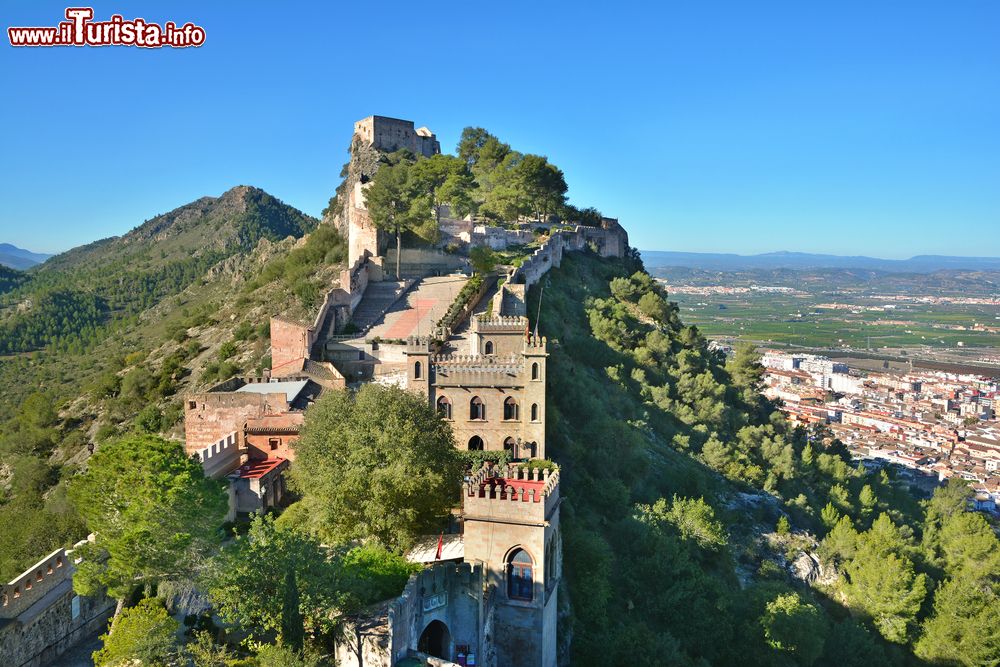 Immagine Il castello di Xativa dall'alto, Valencia, Spagna. Il Castello Major è una delle più grandi fortezze moresche di tutta la Spagna.
