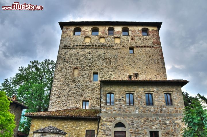 Immagine Il castello Malaspiniano a Bobbio, Piacenza, Emilia Romagna. Di proprietà dello stato, questo castello fu costruito per volere di Corradino Malaspina agli inizi del Trecento.