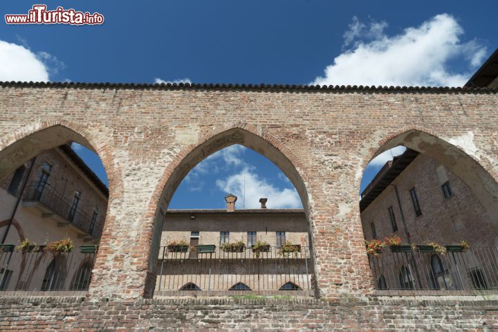 Immagine Il Castello VIsconteo l'attrazione storica più importante di Abbiategrasso - © Claudio Giovanni Colombo / Shutterstock.com