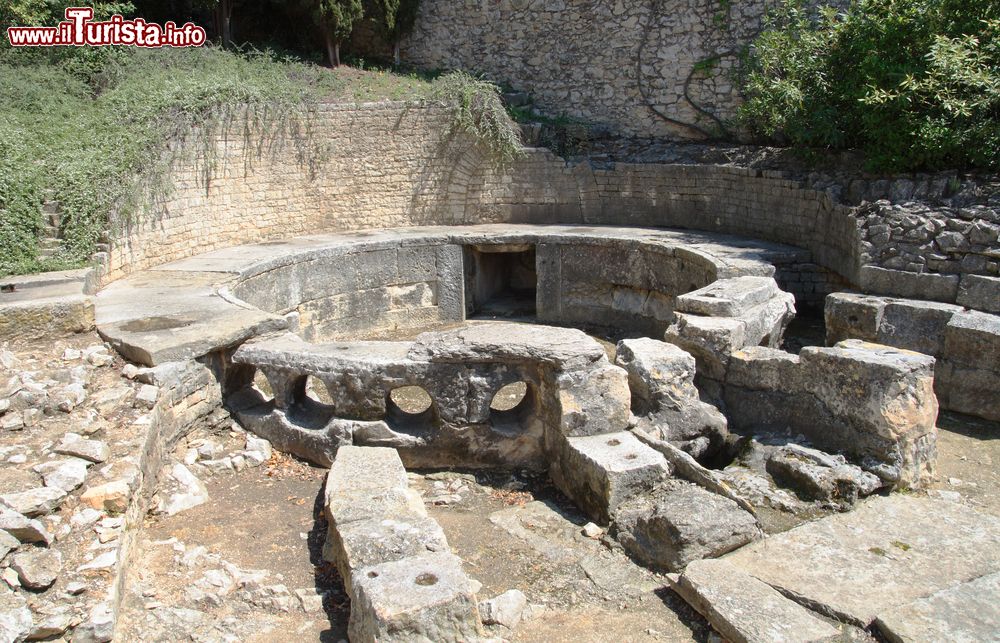 Immagine Castellum Divisiorum a Uzes, Francia. Si tratta del punto finale dell'acquedotto che portava l'acqua da Uzes a Nimes attraverso il Pont du Gard.