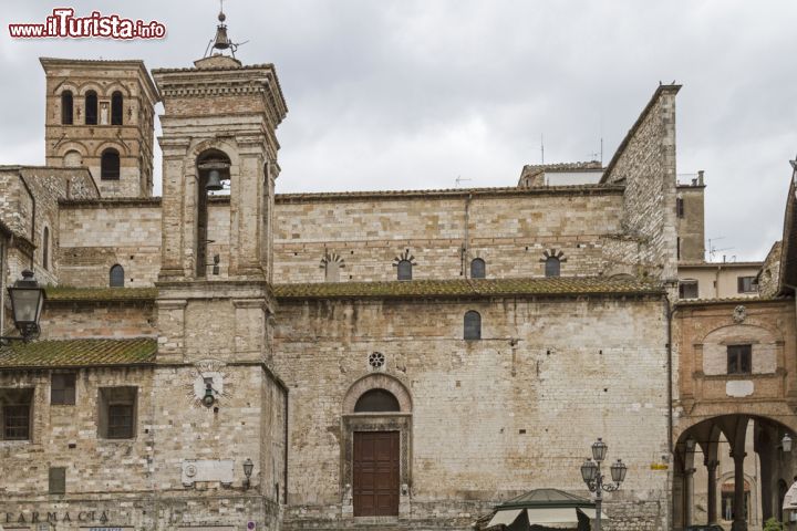 Immagine La Cattedrale di San Giovenale in centro a Narni in Umbria - © Eder / Shutterstock.com